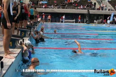 bemelegítés Évadnyitó triatlon a Margitszigeten