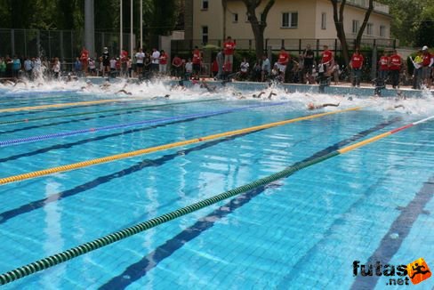 elrajtoltak az úszók Évadnyitó triatlon a Margitszigeten