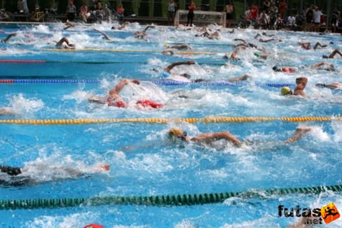 úszás úszás úszók Évadnyitó triatlon a Margitszigeten
