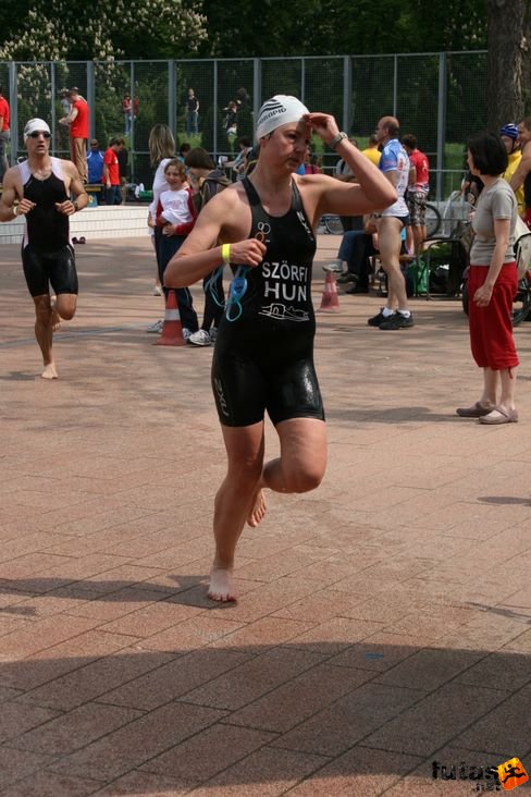 futás a kerékpár depóba Évadnyitó triatlon a Margitszigeten