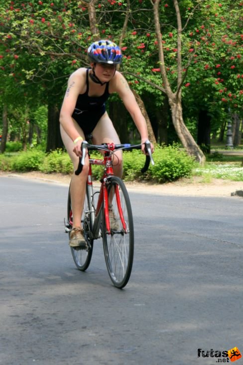triatlon versenyben a Margit-szigeten Évadnyitó triatlon a Margitszigeten