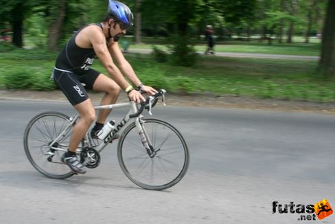 Palotai László Giant kerékpárral Évadnyitó triatlon a Margitszigeten