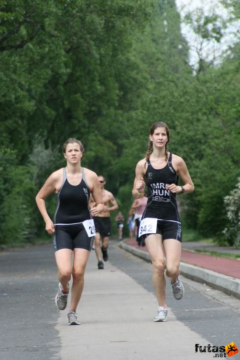 triatlon versenyzők futás Évadnyitó margitszigeti triatlon