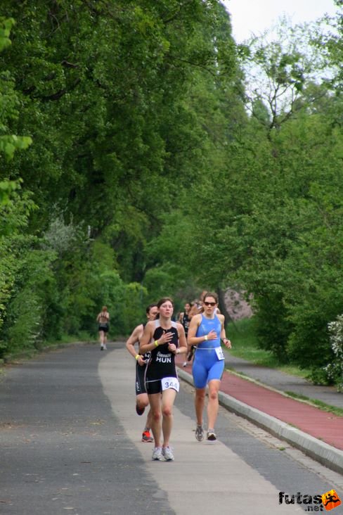 futás a Margitszigeten Évadnyitó margitszigeti triatlon