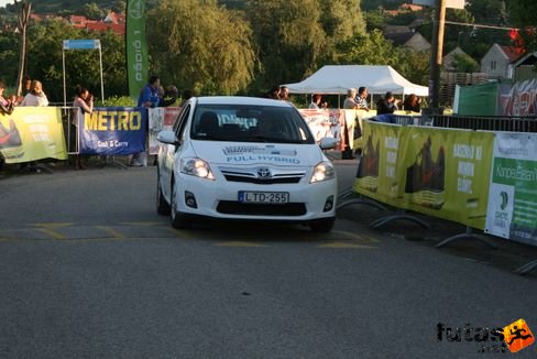 Toyota Full Hybrid Ultrabalaton futás