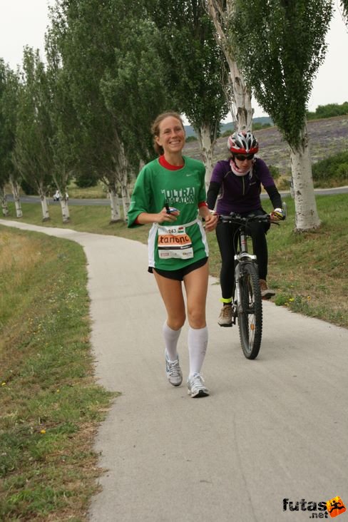 Makai Viktória Hungary 26:44:14 Ultrabalaton futás