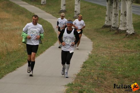 ultrafutók csapatostul Ultrabalaton futás