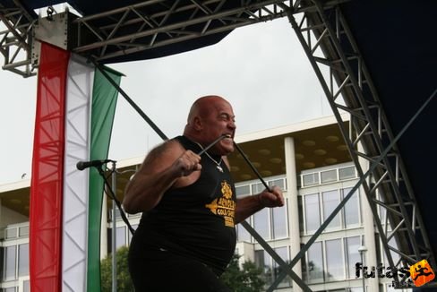 Nick Árpád a vashajlító Budapest Városliget Futás futás