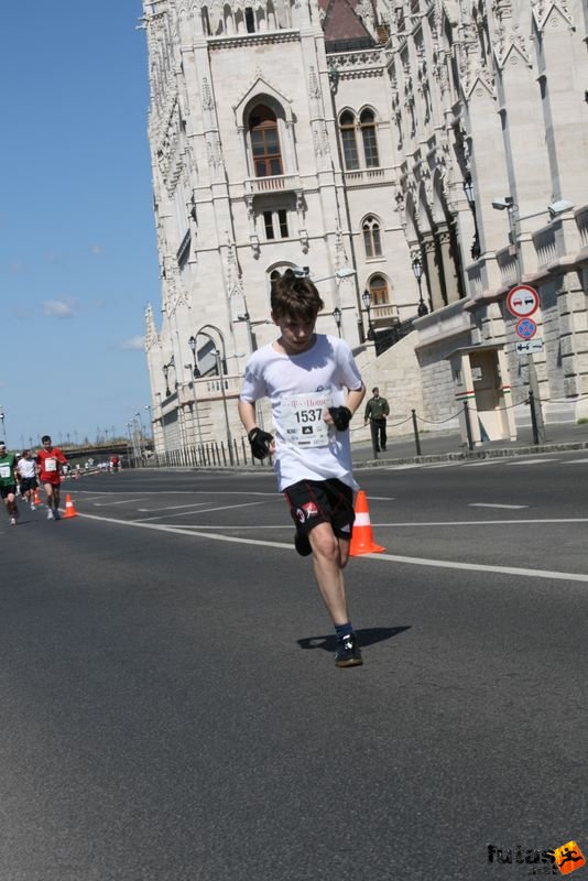 Vivicittá Félmaraton Futóverseny Budapest, Ferenczi Dávid Csongor 14 évesen 1:41-es félmaraton