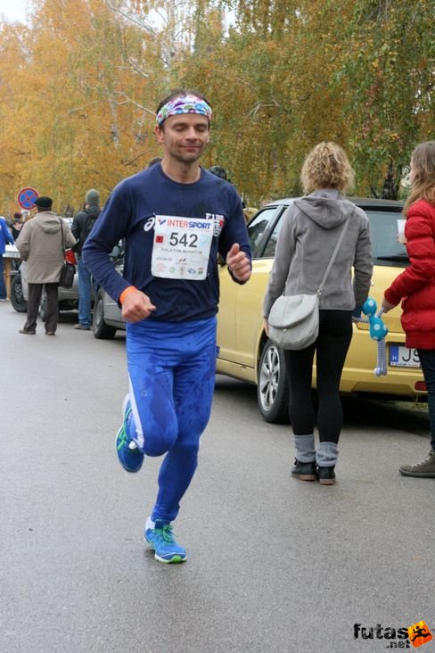 aki elalszik futás közben - becsukott szemmel 1:15:51 -es félmaraton Balaton Maraton futás