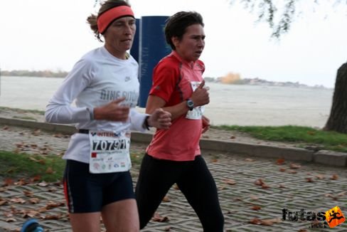 Judit - Nike Futklub edző Balaton Maraton futás