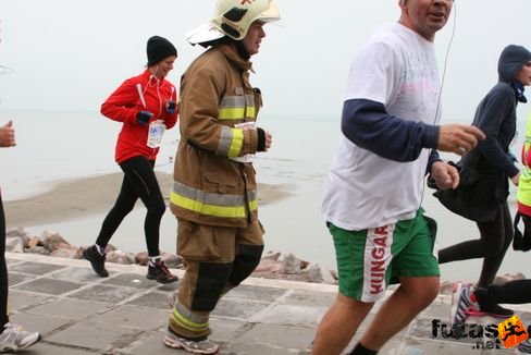 Szendrő százados tűzoltó futás Balaton Maraton futás