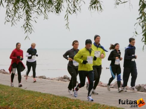 Fóti Marcell a Balaton-parton fut Balaton Maraton futás