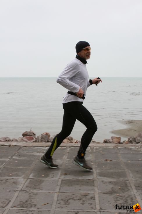 futás a Balaton parton Balaton Maraton futás