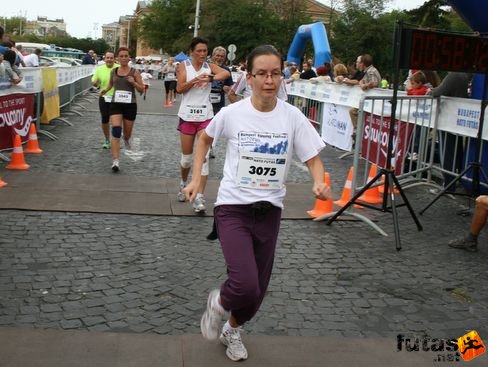 Szabolcsi Eszter 10km 58:11 05:49 NATO futás futás