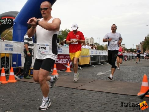 Barna Róbert f 10km 47:10 
12.72
km/h NATO futás futás