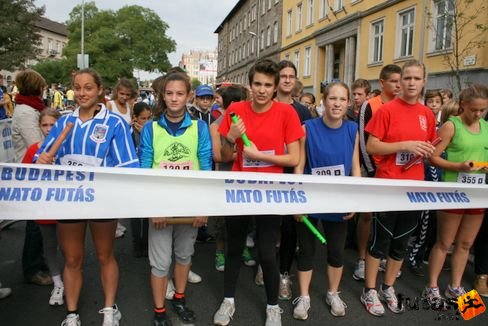 női mezőny NATO futás futás