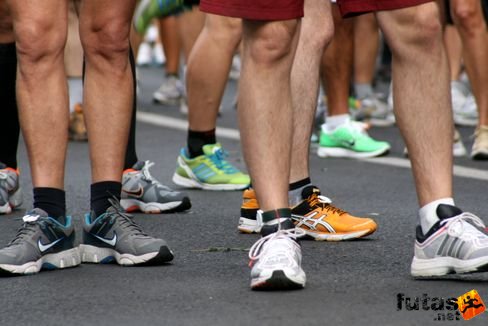 Nike Adidas és Asics futócipők NATO futás futás