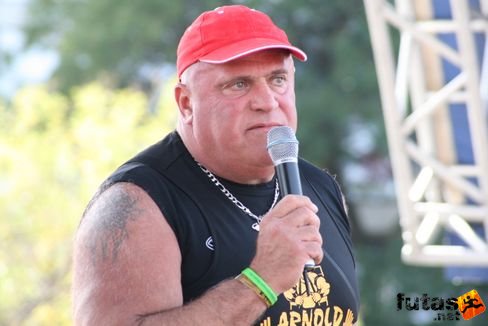 Nick Árpád erőművész NATO futás futás