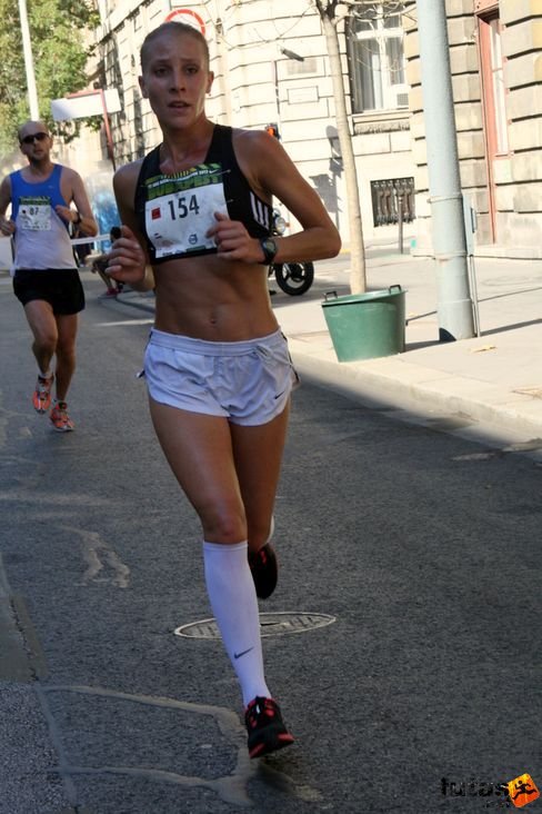 Badis Anissa Zsófia Nike Félmaraton futás