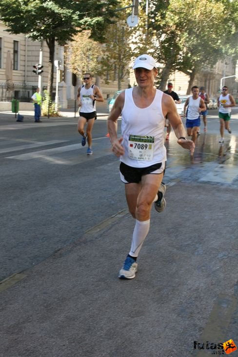 Pók János  Axiál Agárd Nike Félmaraton futás