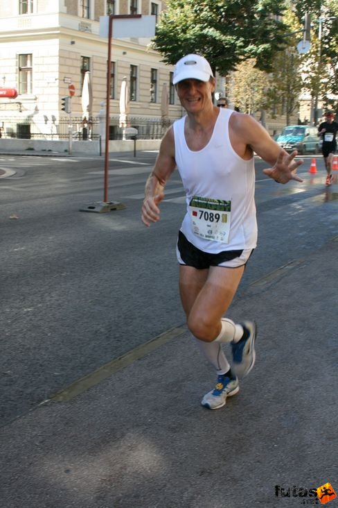 Pók János ajanó Nike Félmaraton futás