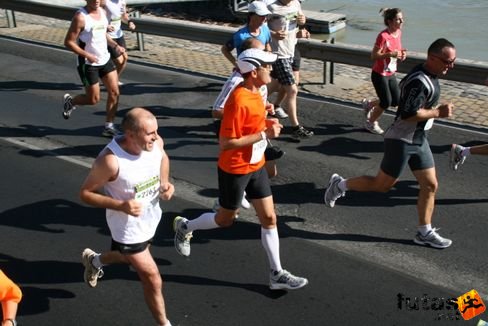 Futóbolondok SE Nike Félmaraton futás