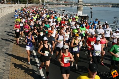 futók tengere Nike Félmaraton futás