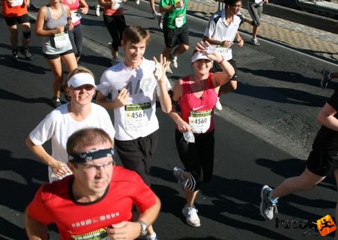Szemerszkiné Dürgő Csilla dr. a fiával fut, Szemerszki Bence Nike Félmaraton futás