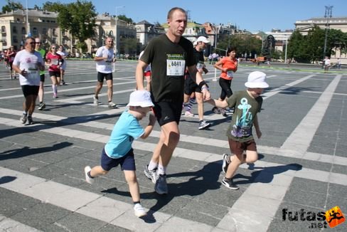 Vida Norbert és a gyerkőcök Nike Félmaraton futás
