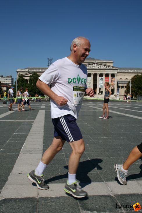 Dover Nyelviskola SE: Dohár Péter Nike Félmaraton futás