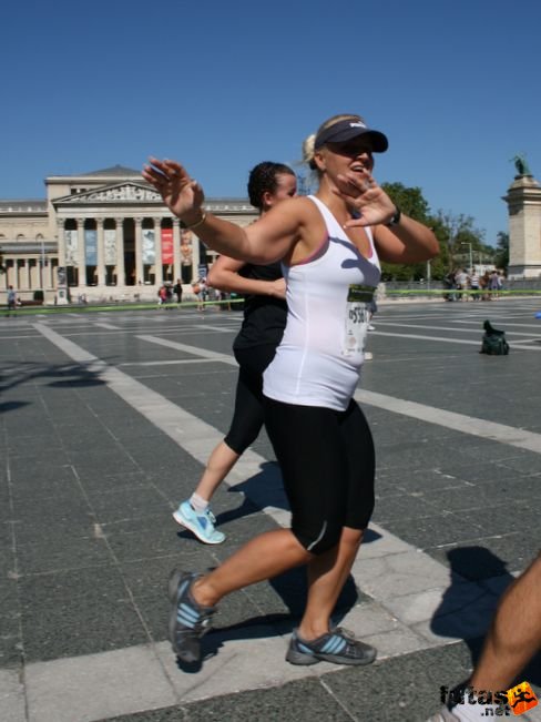 Püspöki Éva Nike Félmaraton futás