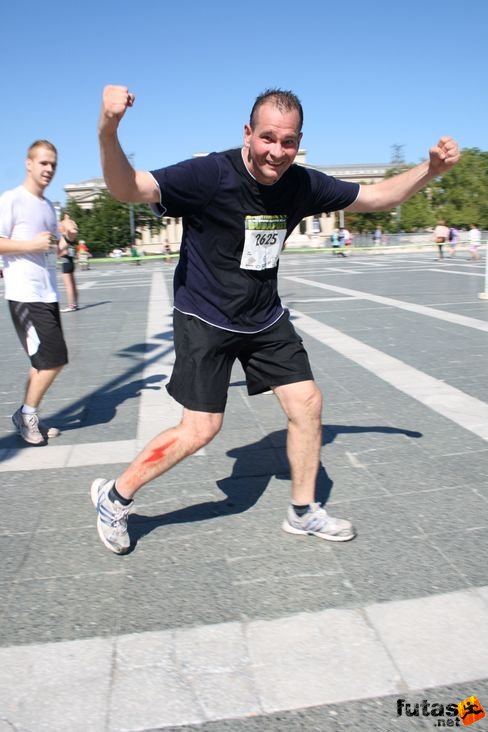 Szabó Gábor Viktor félmaratonja a Hősök térén Nike Félmaraton futás