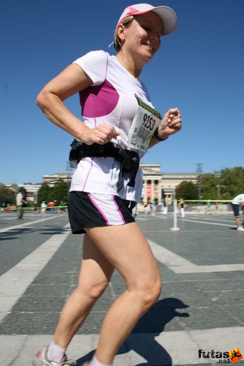 Lonsdale Anne GBR 	Running Crazy Portsmouth Nike Félmaraton futás