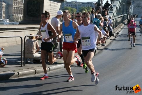 Kovács Tamás,  Koszár Zsolt,  Józsa Gábor 01:06:34 Nike Félmaraton futás