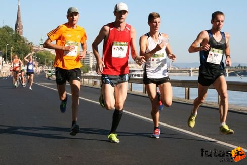 Charpantier Thomas, Fonyó Sándor, Szabó Sándor, Ádók Roland a Nike félmaratonon Nike Félmaraton futás