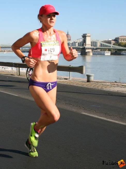 Erdélyi Zsófia Nike Félmaraton futás