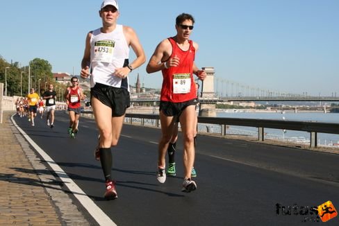 Csőkör Zoltán Tatai Tömegsport Tájfutó Honvéd,  Ronyecz Péter Vasas Nike Félmaraton futás