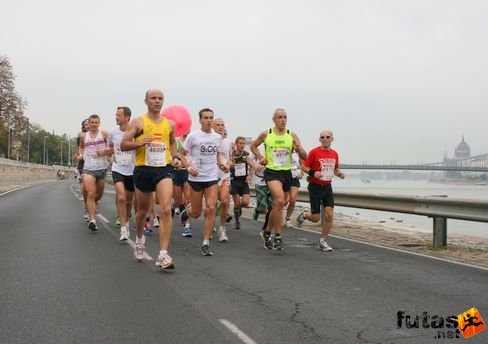 3:00 órás iramfutók és az iramtartók Budapest Marathon futás