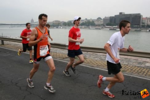 Bálint Zoltán Lakiteleki triatlon klub Budapest Marathon futás