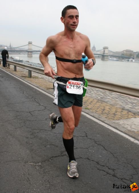 Nyemcsok Ferenc KEFE- Komárom 3:09:41 Budapest Marathon futás