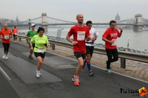 Henge, Michael Budapest Marathon futás