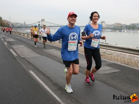 Ágyszínház futói Budapest Marathon futás