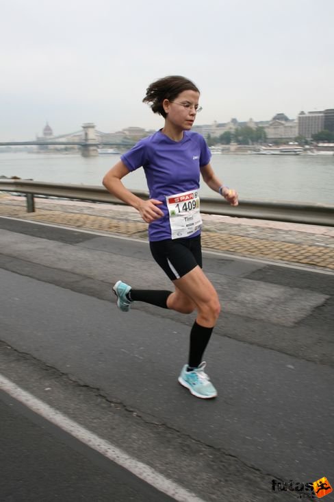 Ladányi Timi Óbudai Futókör Budapest Marathon futás