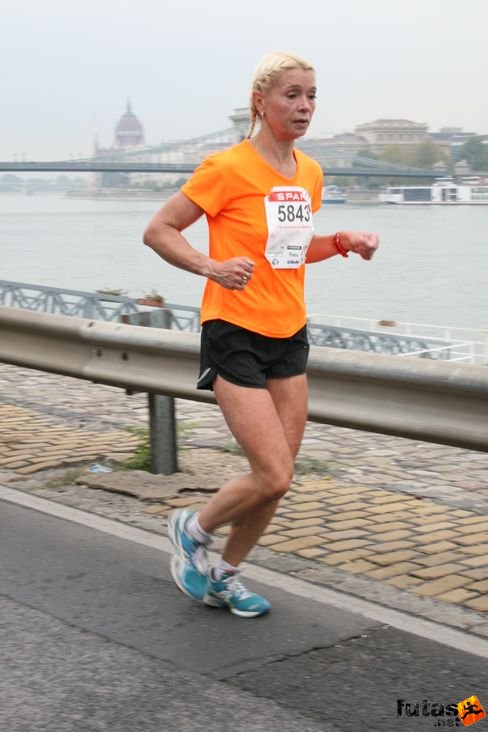 Pia, Ross Portsmouth Budapest Marathon futás