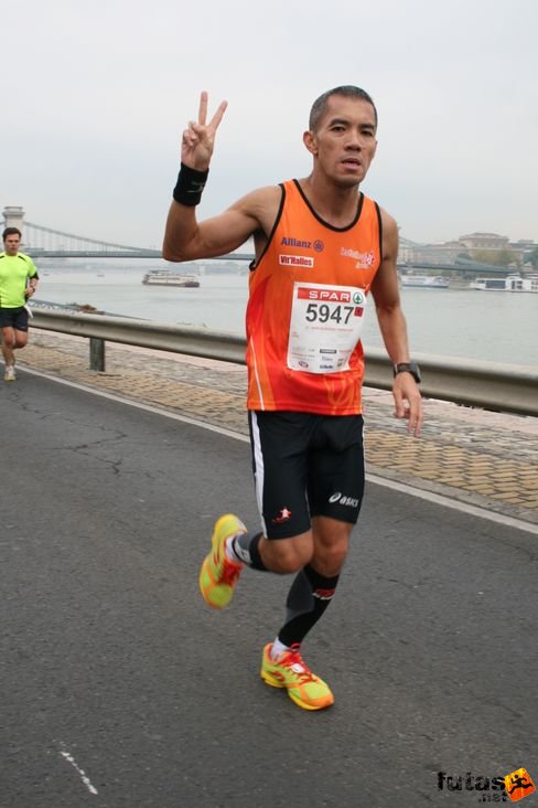 Nguyen, Dac Linh Giao Budapest Marathon futás