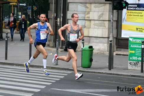 Vise Vác váltósok és Guibon Christophe Budapest Marathon futás