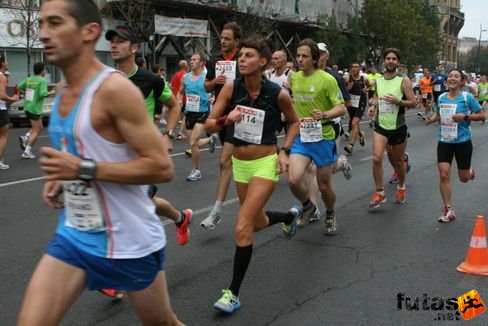 Gulyás Krisztina Futóbarátok Győr Budapest Marathon futás