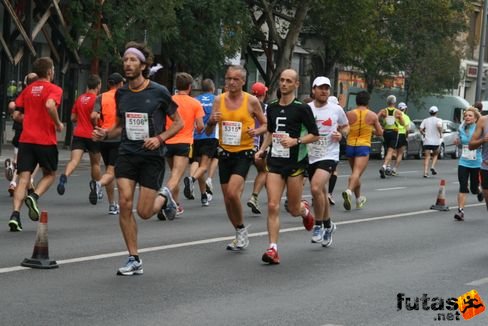 Destrooper, Mathieu, Schoske, Christian Budapest Marathon futás