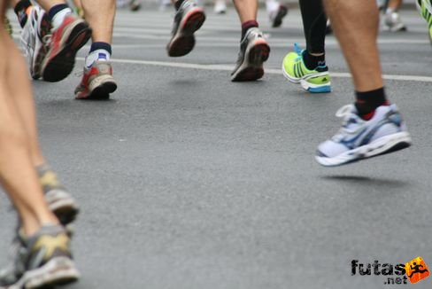 futás a pesti aszfalton Budapest Marathon futás